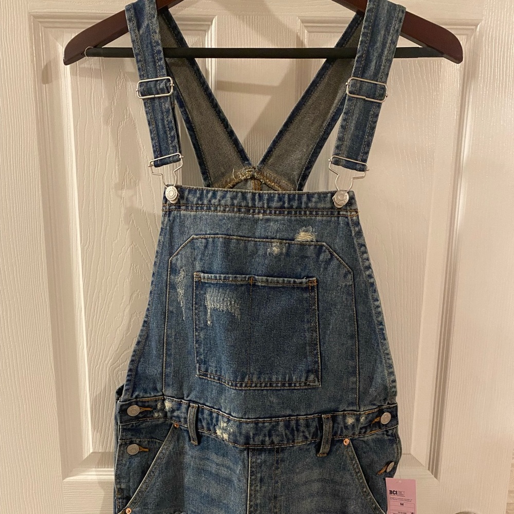 NWT women’s Jean overall shorts.